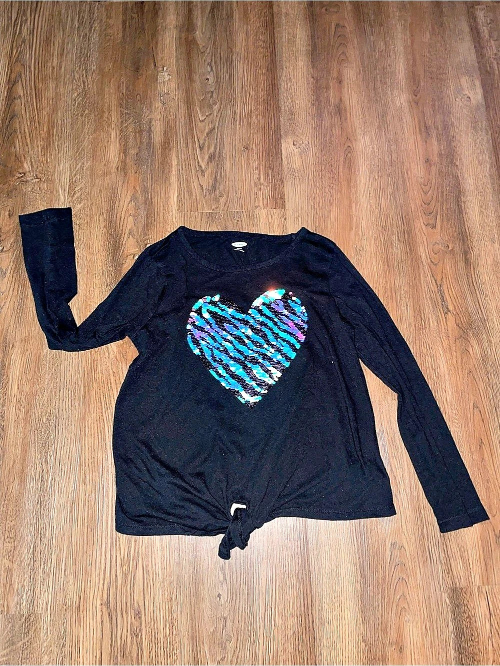 Old Navy Long-Sleeve Sequin Heart Tie-Front Tee Black & Blue Girls Size M 8